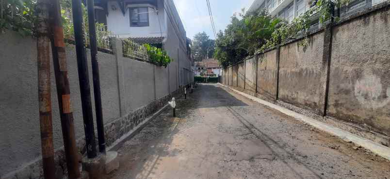 dijual rumah jalan cisitu