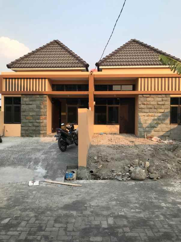 dijual rumah jalan depok i syuhada