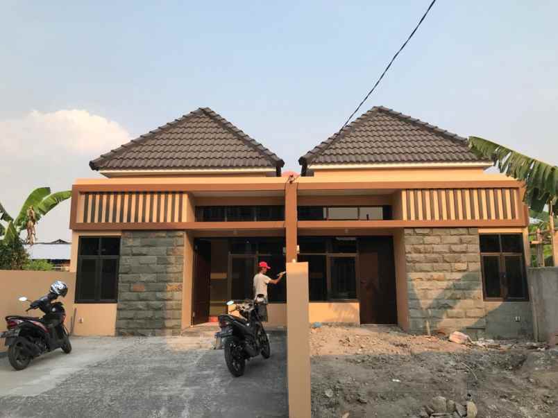 dijual rumah jalan depok i syuhada