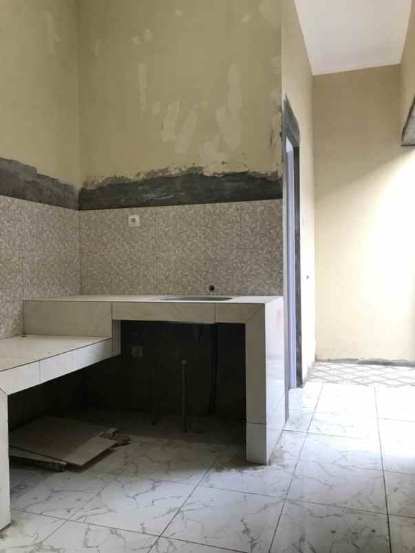 dijual rumah jalan depok i syuhada