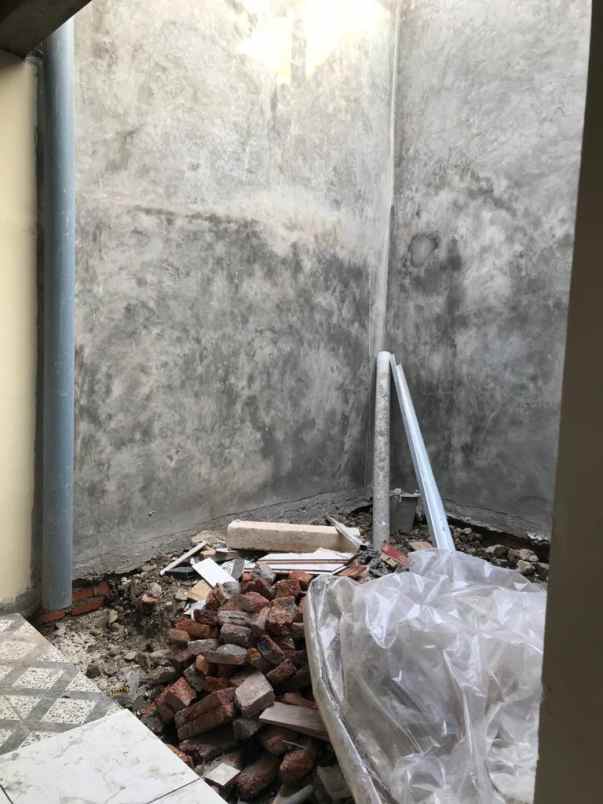 dijual rumah jalan depok i syuhada