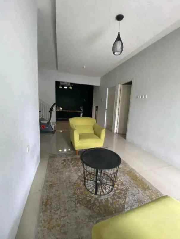 dijual rumah jalan gandaria raya