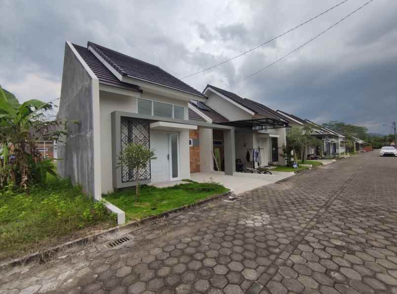 dijual rumah jalan griya salaman permai