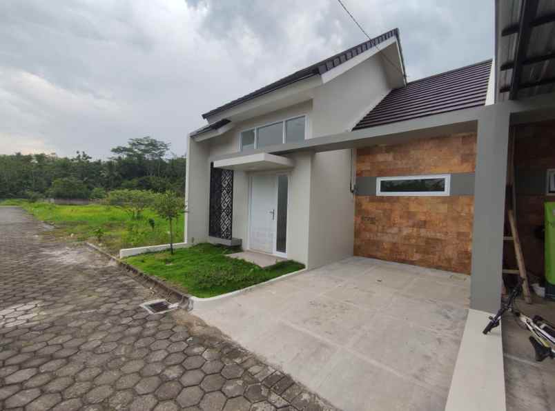 dijual rumah jalan griya salaman permai