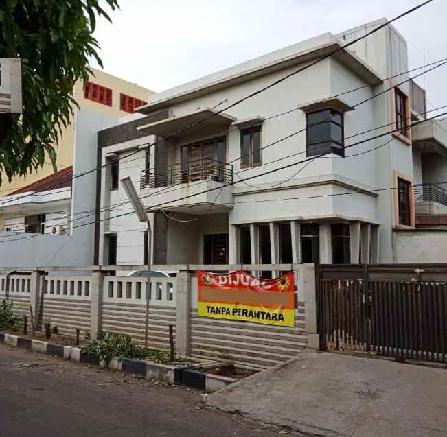 dijual rumah jalan kelapa gading