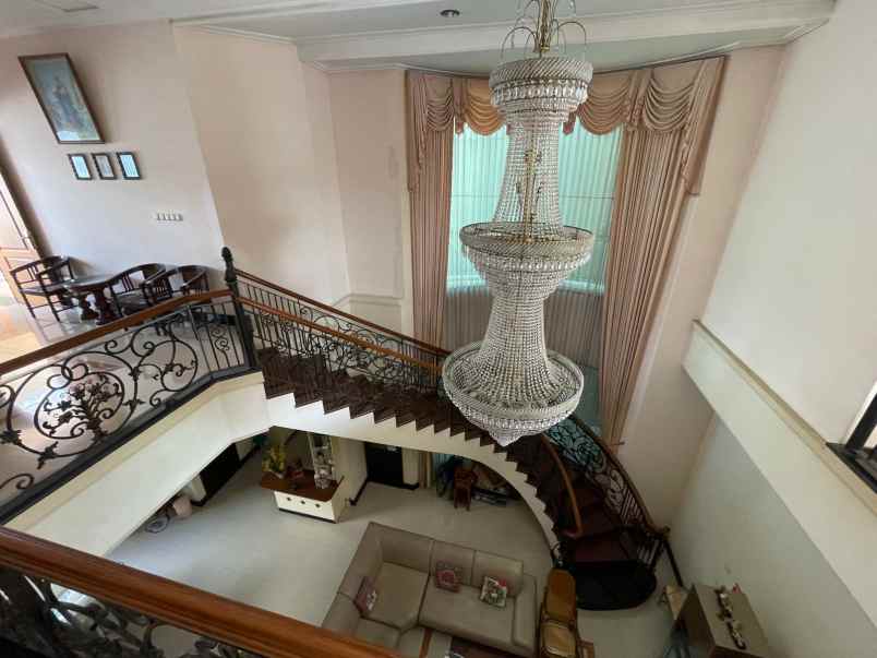 dijual rumah jalan manyar jaya