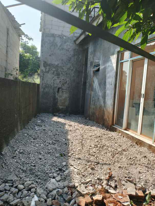 dijual rumah jalan pahlawan cinangka