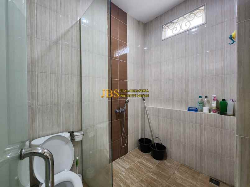 dijual rumah jalan panglima nyak makam