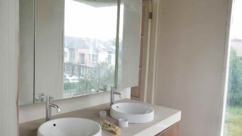 dijual rumah jalan permata indah lippo