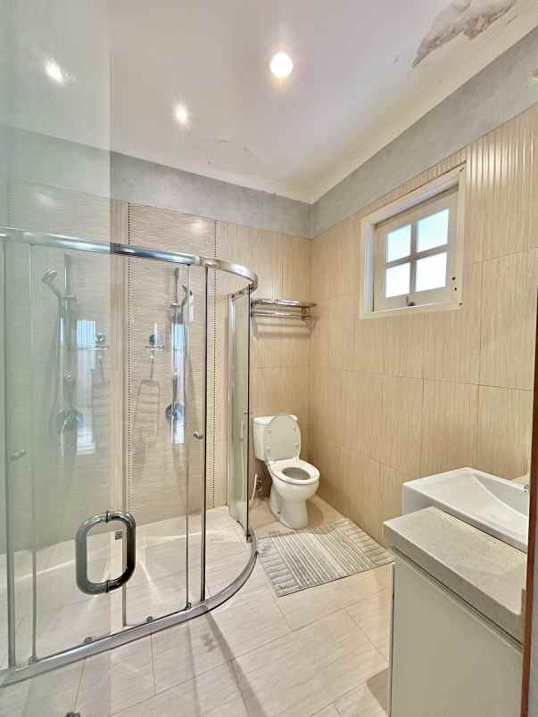 dijual rumah jalan prapen indah