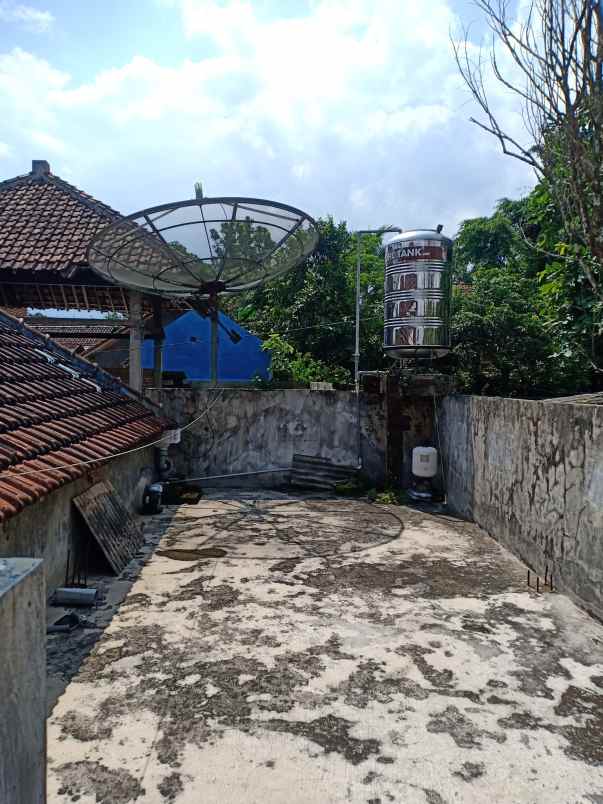 dijual rumah jalan raya bandeng