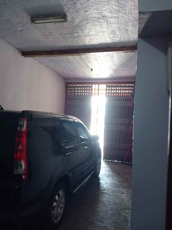 dijual rumah jalan raya bandeng