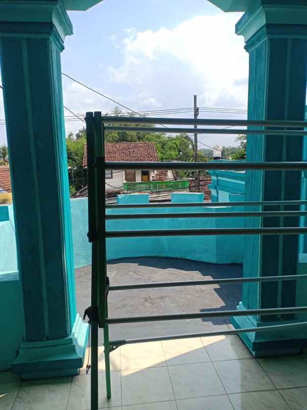 dijual rumah jalan raya bandeng