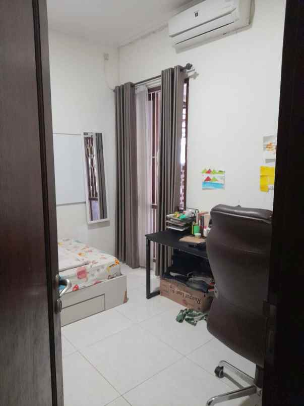 dijual rumah jalan raya bintaro ciputat