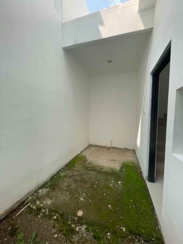 dijual rumah jalan raya ciputat