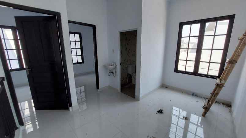 dijual rumah jalan raya harjamukti