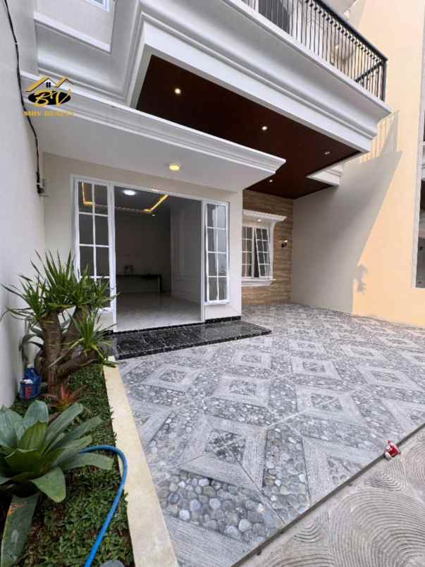 dijual rumah jalan raya jagakarsa