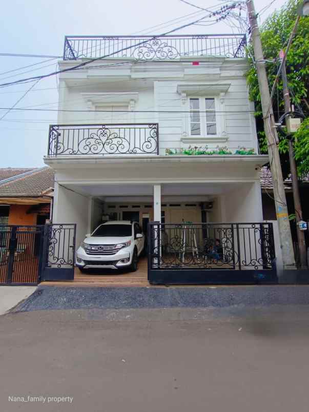 dijual rumah jalan raya komplek bintaro