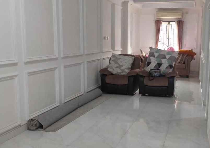 dijual rumah jalan raya komplek bintaro