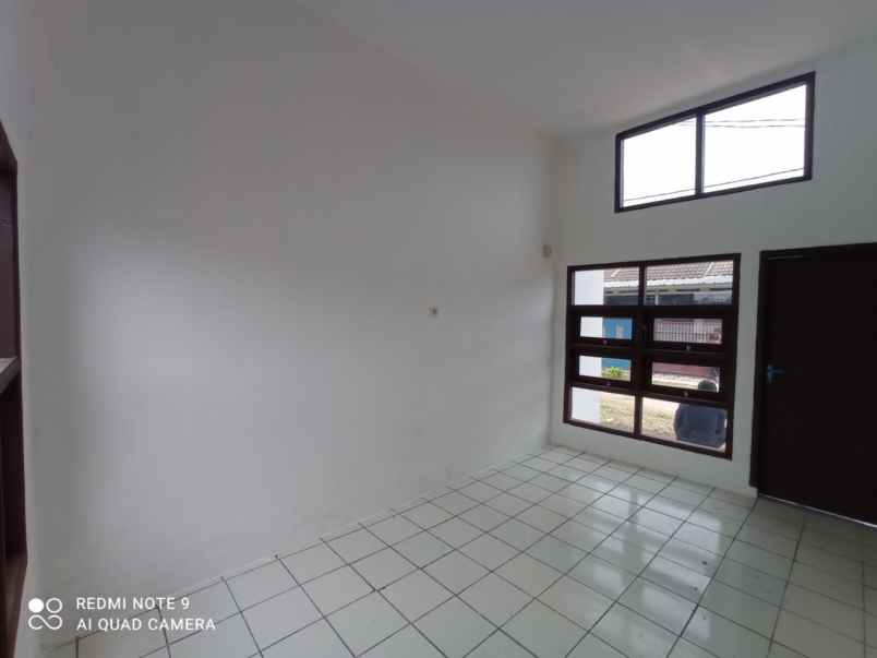 dijual rumah jalan raya megu cisoka