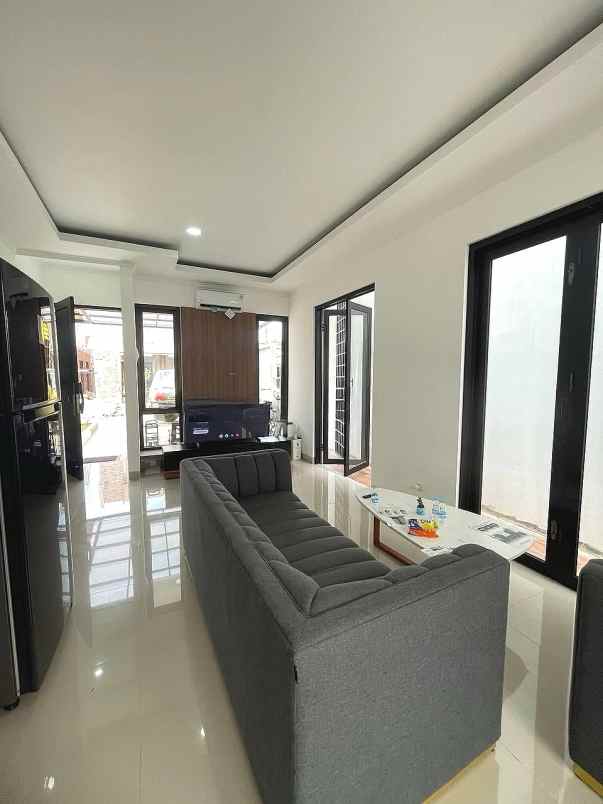 dijual rumah jalan raya pondok cabe