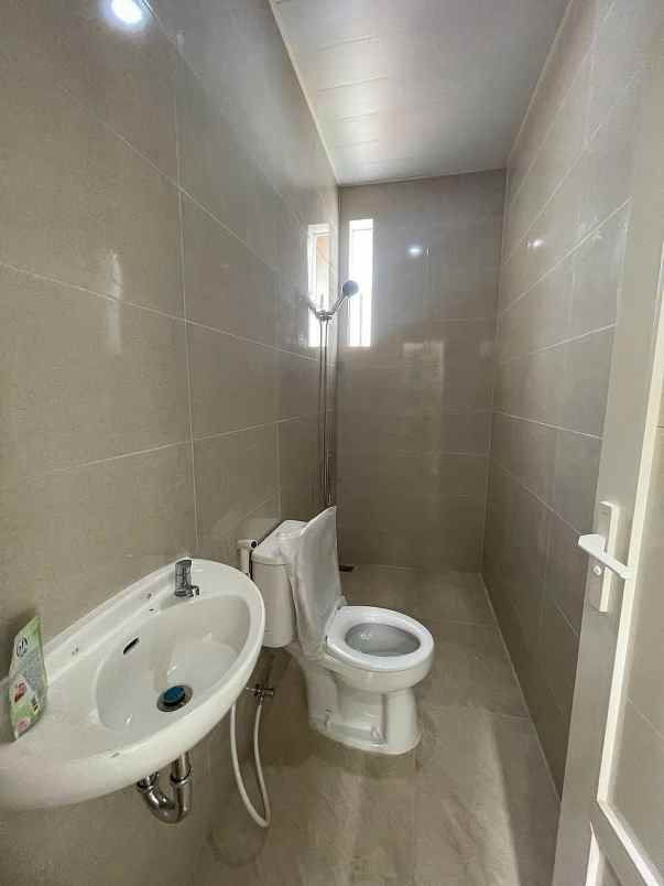 dijual rumah jalan raya pondok cabe