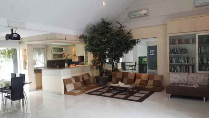 dijual rumah jalan raya taman indah