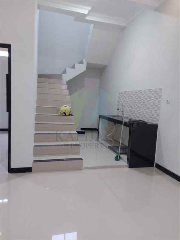 dijual rumah jalan taman tirta agung