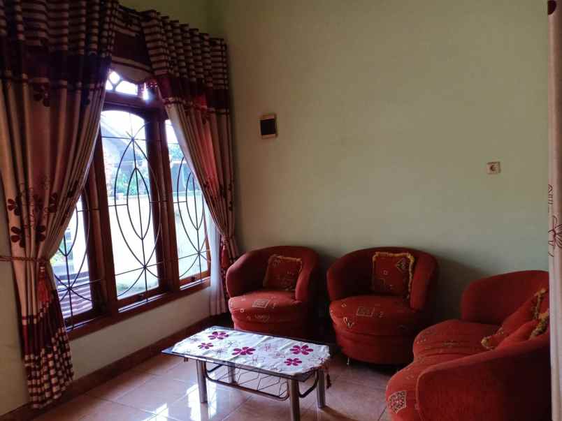 dijual rumah jalan teluk manado