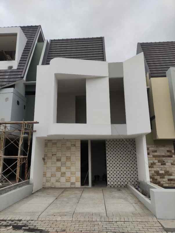 dijual rumah jl amprong no 41 bunulrejo