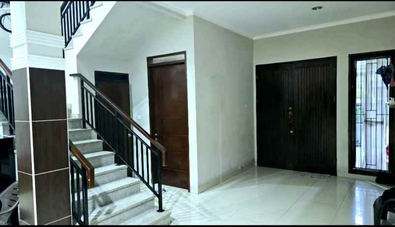 dijual rumah jl batununggal