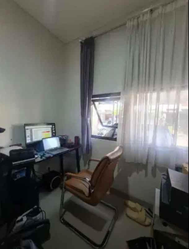 dijual rumah jl bsd raya vanya park