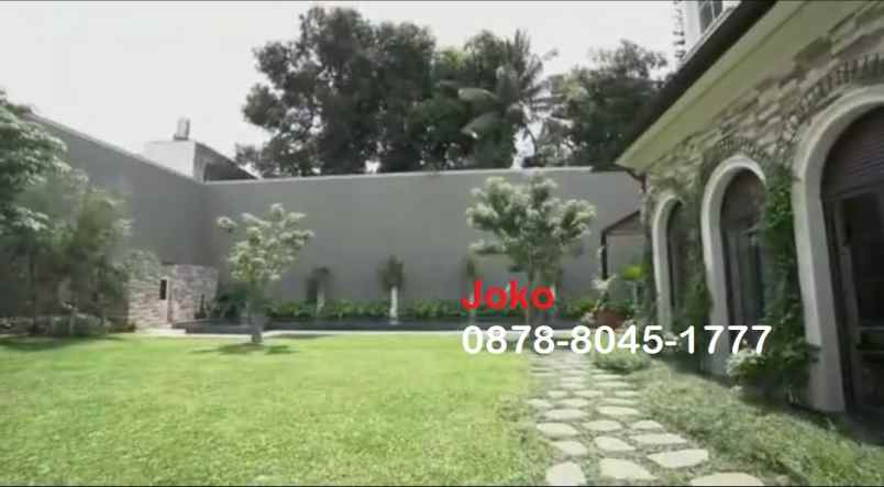 dijual rumah jl bukit golf