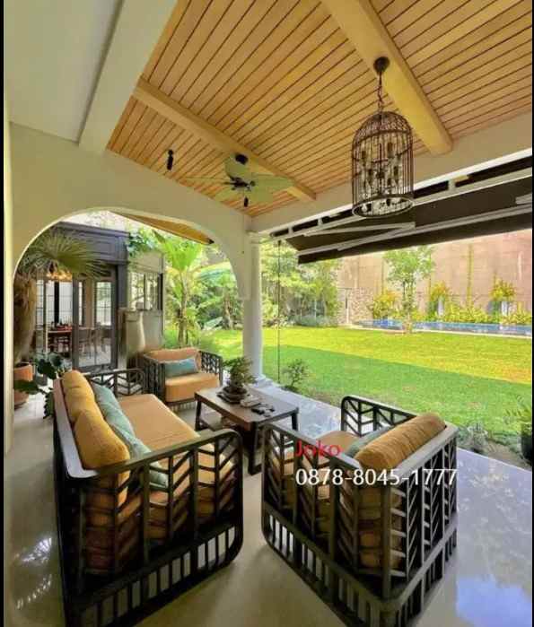 dijual rumah jl bukit golf