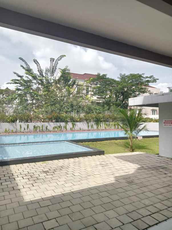 dijual rumah jl cemara gading