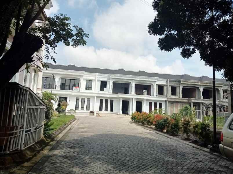 dijual rumah jl cemara gading