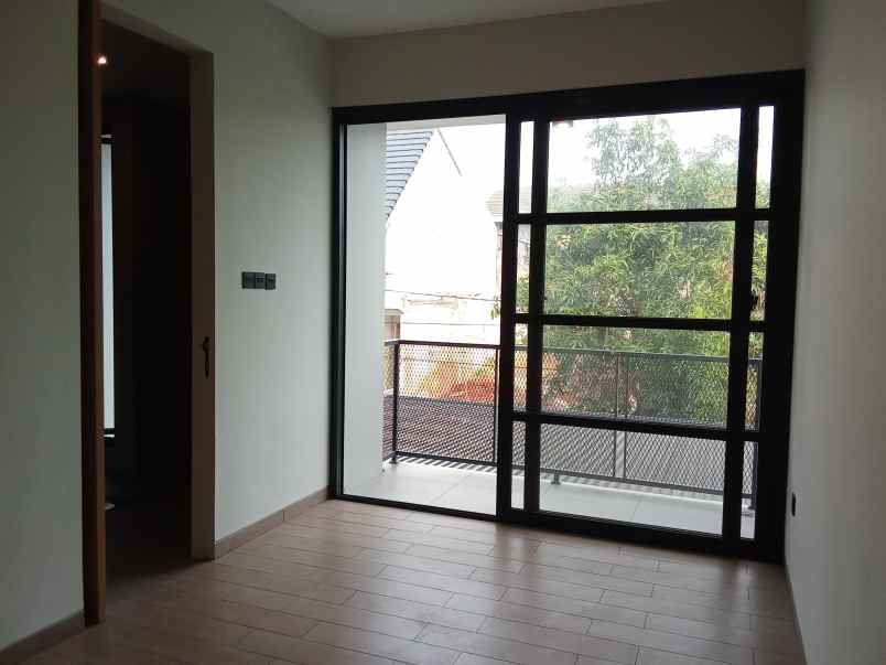 dijual rumah jl cinere megapolitan