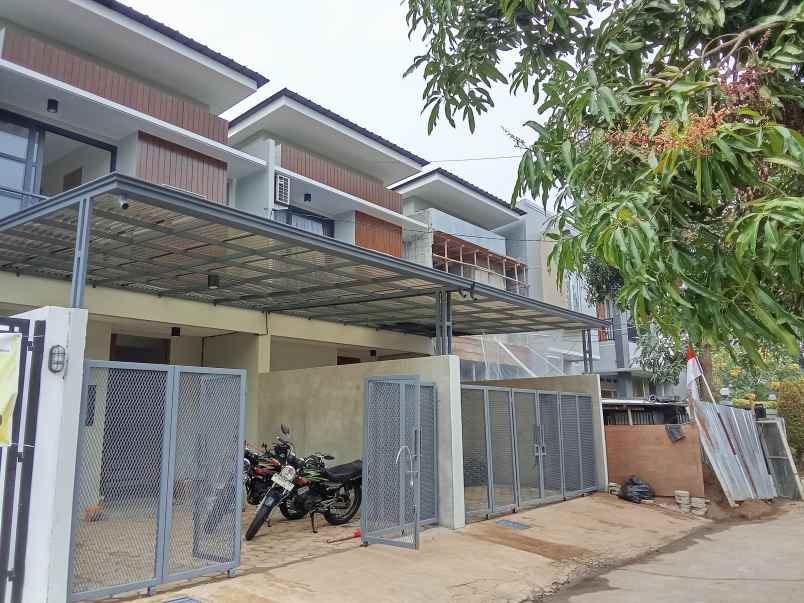 dijual rumah jl cinere megapolitan