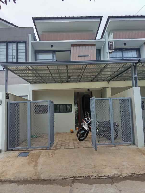 dijual rumah jl cinere megapolitan