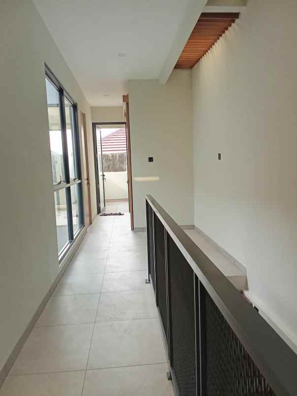 dijual rumah jl cinere megapolitan