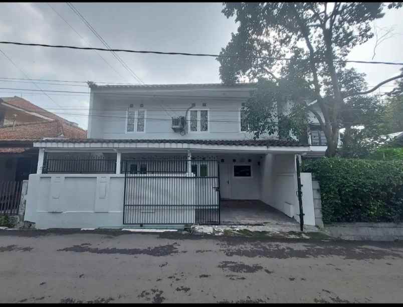 dijual rumah jl cipedes sukagalih