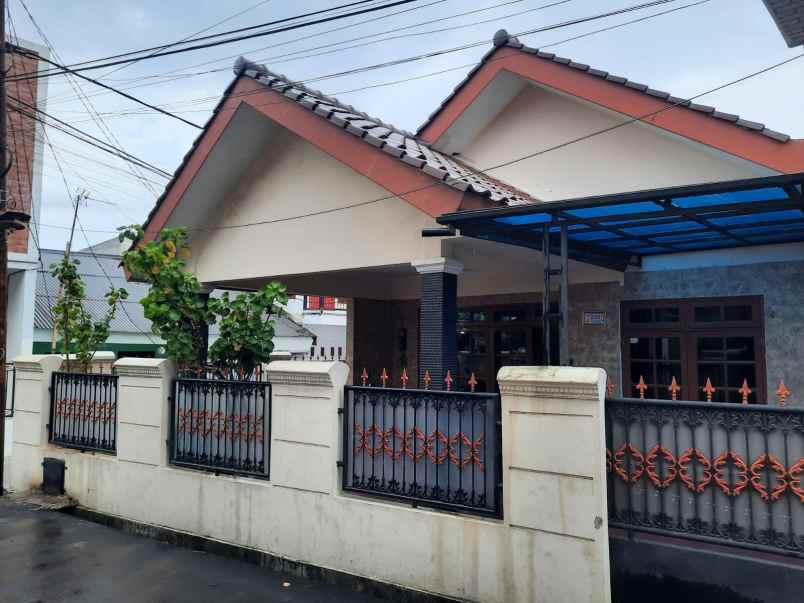 dijual rumah jl gamprit jatiwaringin