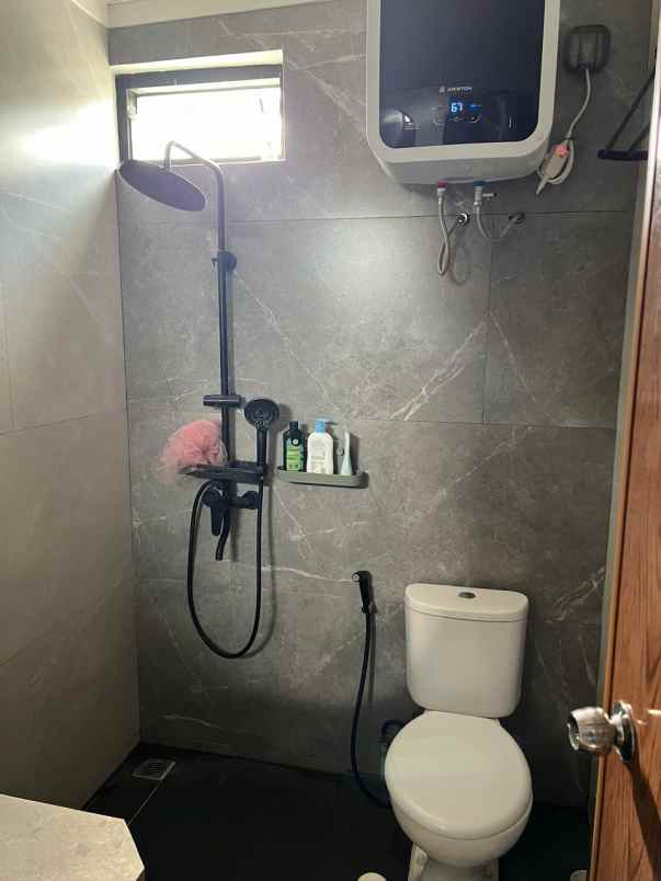 dijual rumah jl gn batu pasteur kota