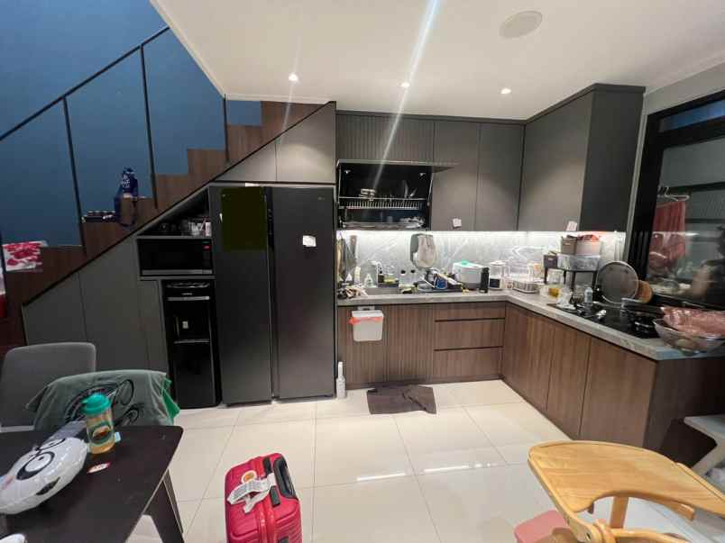 dijual rumah jl gn batu pasteur kota