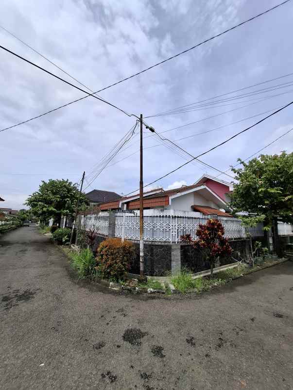 dijual rumah jl golf barat sukamiskin