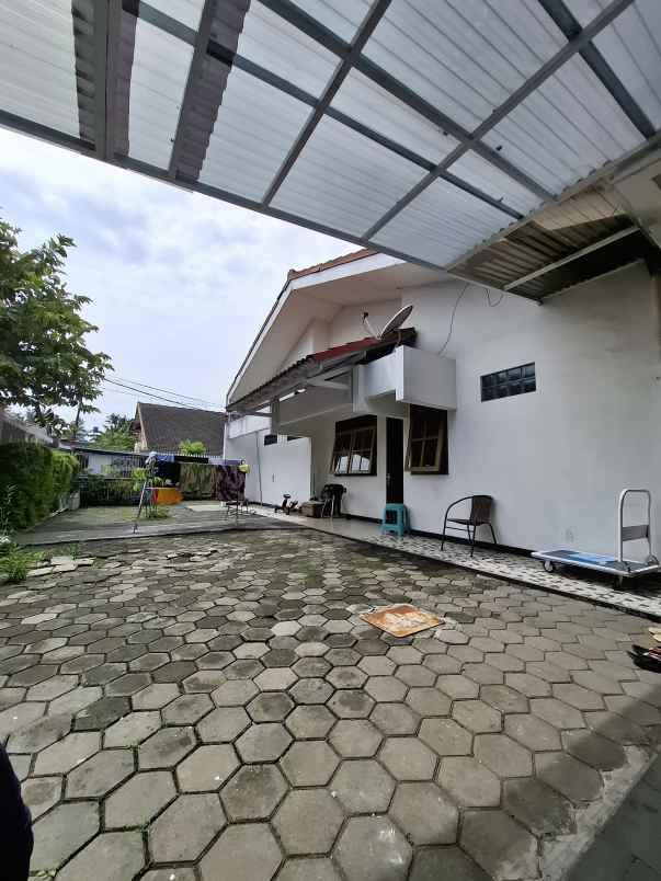 dijual rumah jl golf barat sukamiskin