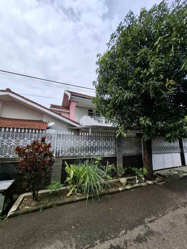 dijual rumah jl golf barat sukamiskin