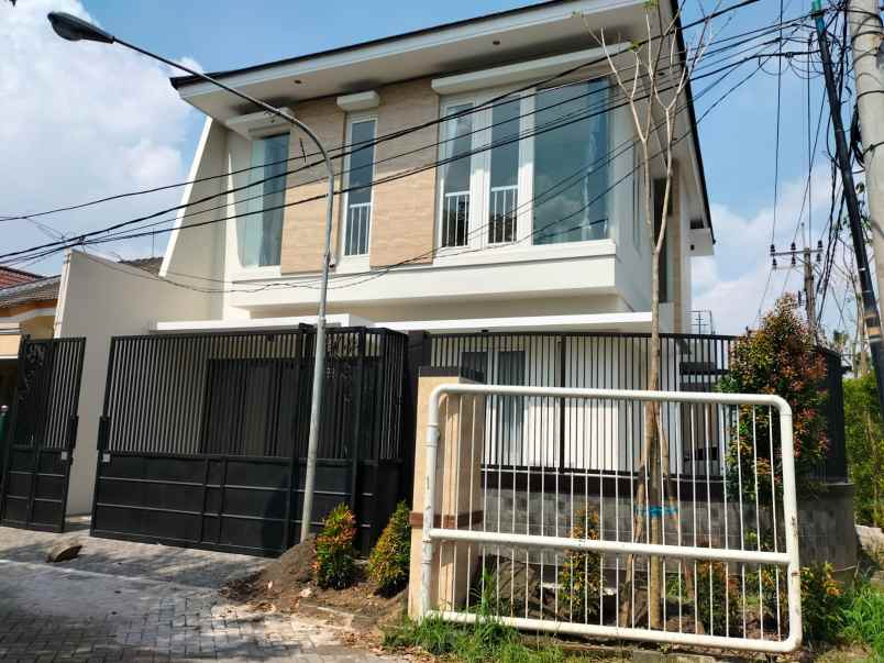 dijual rumah jl griya babatan mukti