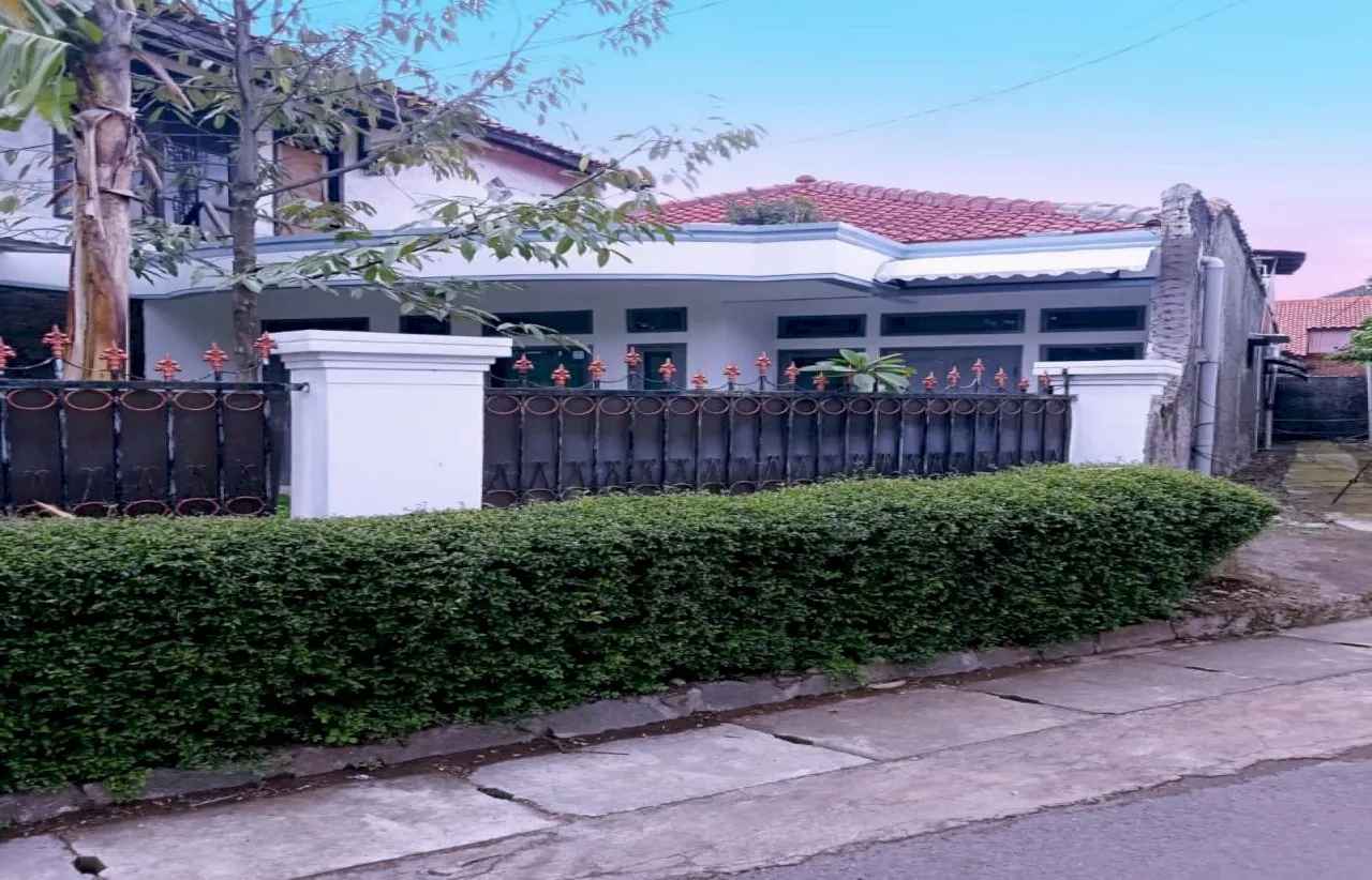 dijual rumah jl gumuruh gatot subroto