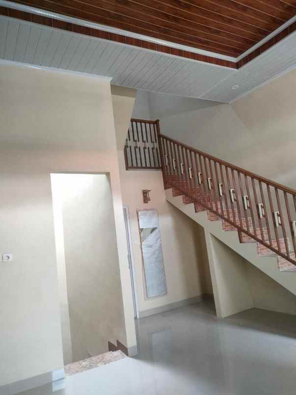 dijual rumah jl h saniin